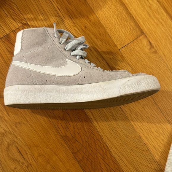 Nike Blazers - Picture 3 of 3